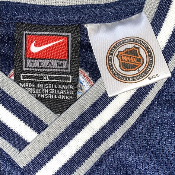 Vintage CANUCKS NIKE TEAM NHL SHIRT - Picture 3 of 8